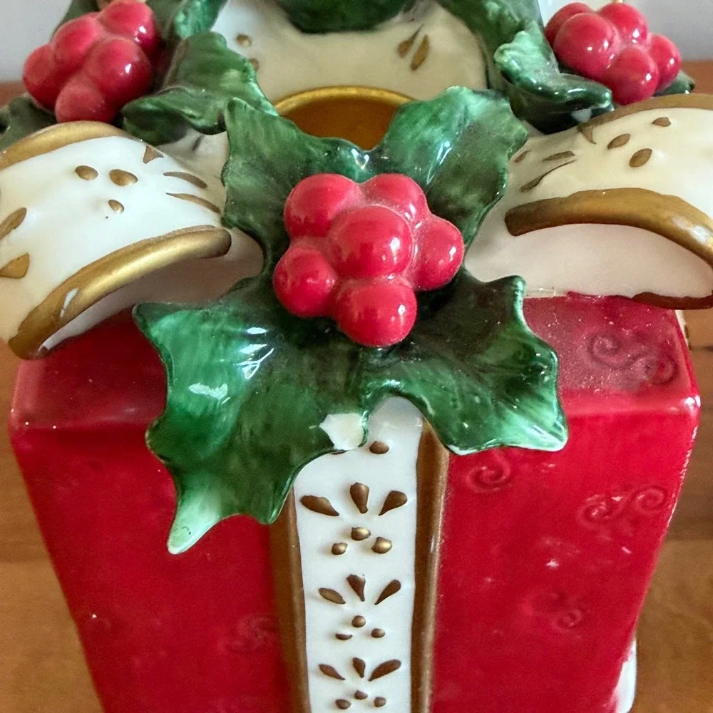 Vintage 2001 Avon Christmas‎ Gift Box Candle Holders Red Holly Berry Ceramic